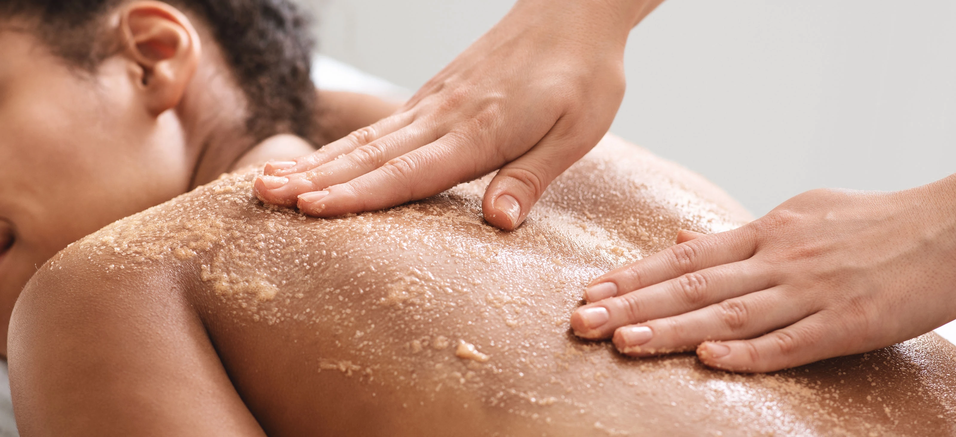 Massage-peeling à l’huile amincissant